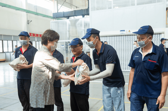 市总工会夏季安康“三送”走访世联汽车内饰（苏州）有限公司